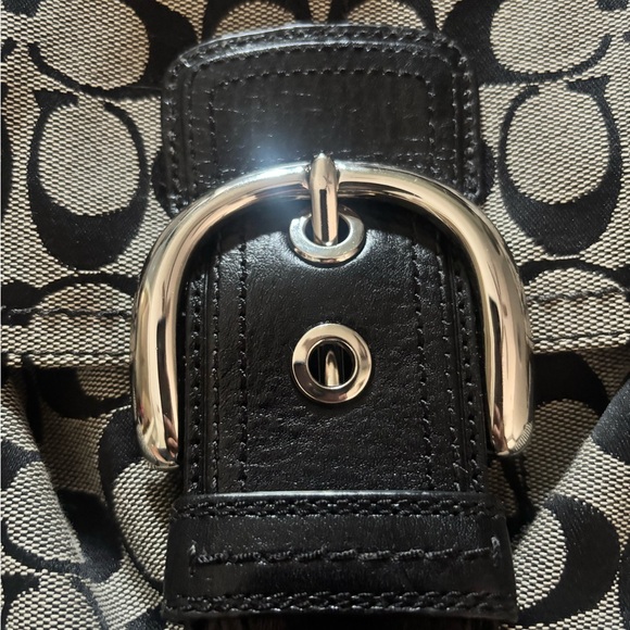 Gray and Black Purse - Picture 2 of 8